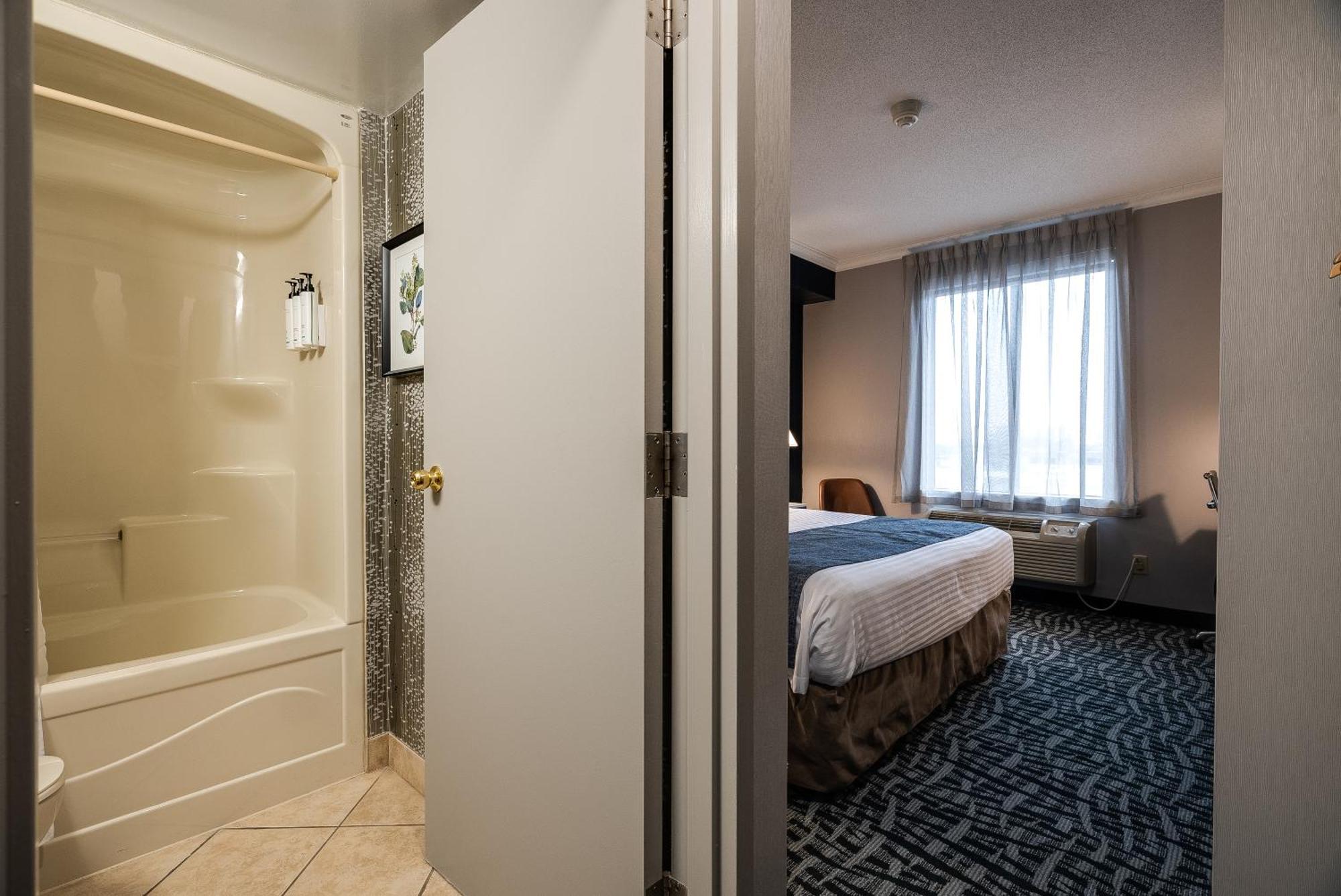 Monte Carlo Inn Toronto West Suites Mississauga Exterior photo
